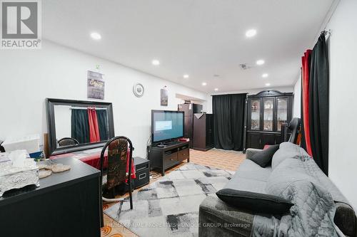 7001 Chigwel Court, Mississauga, ON - Indoor