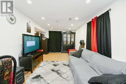 7001 Chigwel Court, Mississauga, ON - Indoor