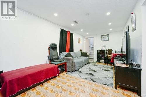 7001 Chigwel Court, Mississauga, ON - Indoor