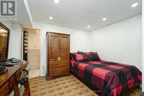 7001 Chigwel Court, Mississauga, ON - Indoor Photo Showing Bedroom