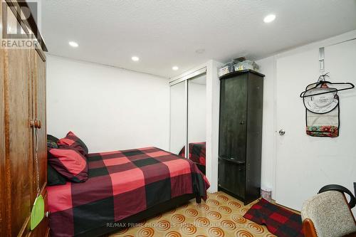 7001 Chigwel Court, Mississauga, ON - Indoor Photo Showing Bedroom