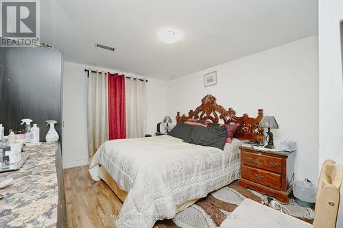 7001 Chigwel Court, Mississauga, ON - Indoor Photo Showing Bedroom