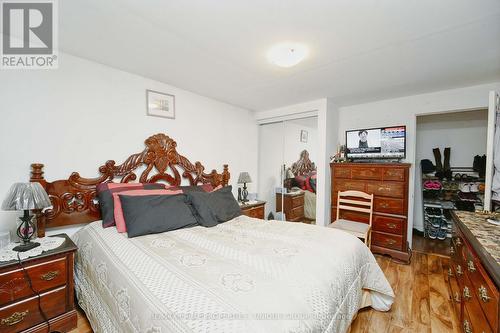 7001 Chigwel Court, Mississauga, ON - Indoor Photo Showing Bedroom