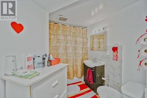 7001 Chigwel Court, Mississauga, ON - Indoor