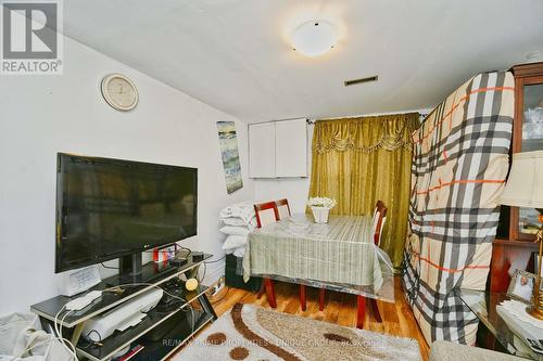 7001 Chigwel Court, Mississauga, ON - Indoor