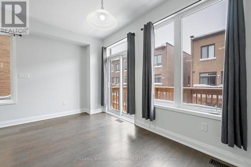 193 Huguenot Road, Oakville, ON - Indoor Photo Showing Kitchen With Upgraded Kitchen