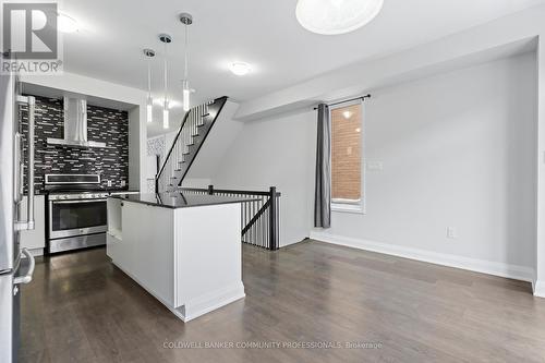193 Huguenot Road, Oakville, ON - Indoor Photo Showing Kitchen With Upgraded Kitchen