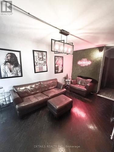 Unit #4 - Sitting Area - Barber Shop - 698 Cooper Street, Ottawa, ON - Indoor Photo Showing Living Room