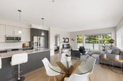 303-2526 Bevan Ave  Sidney, BC V8L 1W3