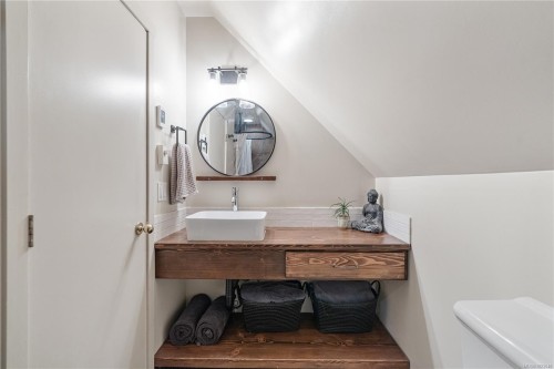 338 Walkers Hook Rd, Salt Spring, BC 