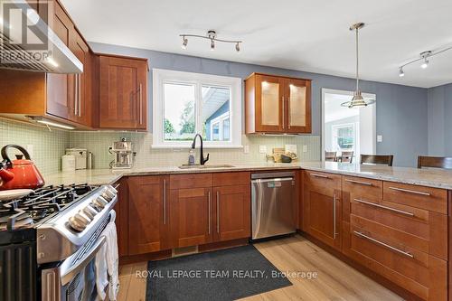 3 Roberta Crescent, Ottawa, ON - Indoor Photo Showing Kitchen With Upgraded Kitchen