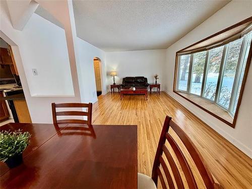 38 Rowand Ave, Winnipeg, MB 