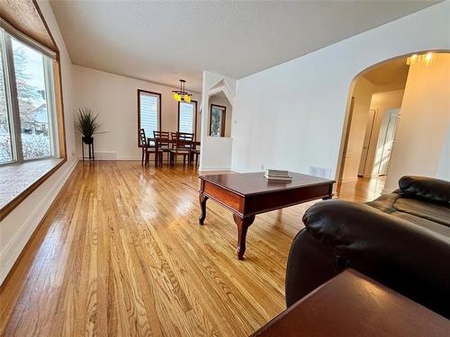 38 Rowand Ave, Winnipeg, MB 