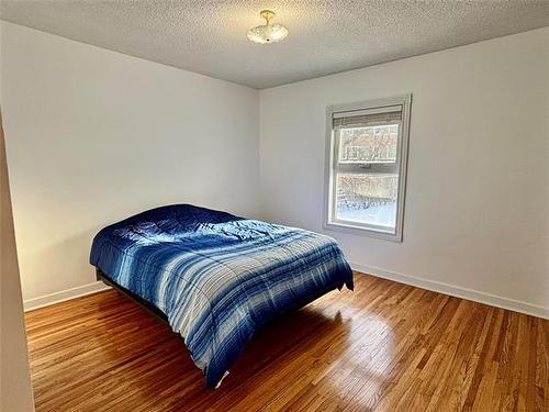 38 Rowand Ave, Winnipeg, MB 