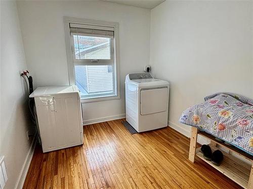 38 Rowand Ave, Winnipeg, MB 