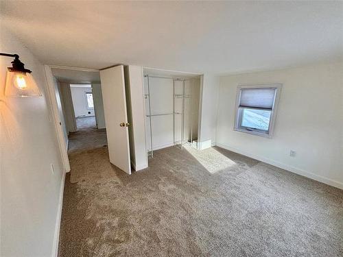 38 Rowand Ave, Winnipeg, MB 