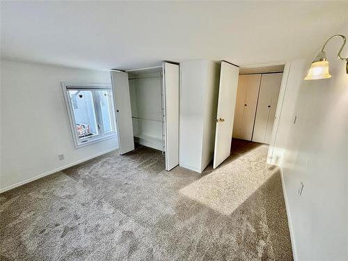 38 Rowand Ave, Winnipeg, MB 