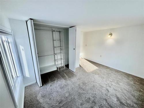 38 Rowand Ave, Winnipeg, MB 