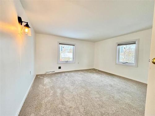 38 Rowand Ave, Winnipeg, MB 