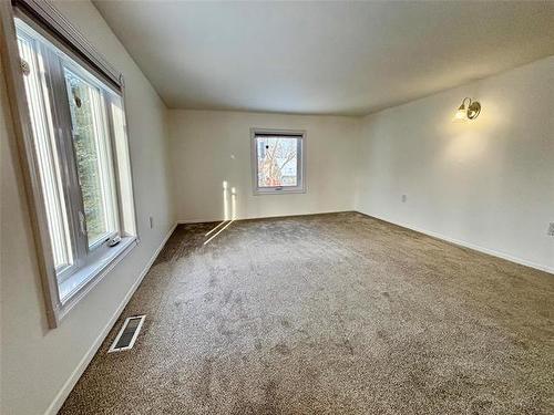 38 Rowand Ave, Winnipeg, MB 