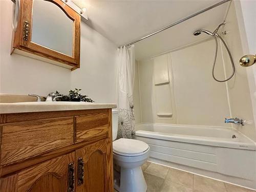 38 Rowand Ave, Winnipeg, MB 