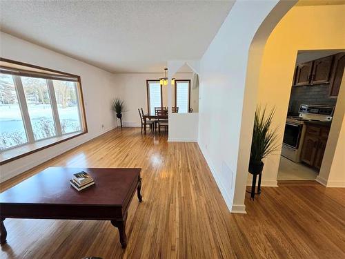 38 Rowand Ave, Winnipeg, MB 