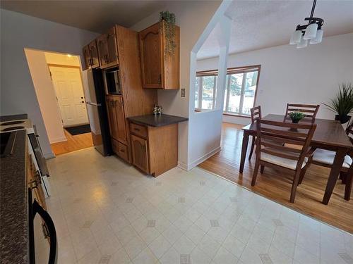 38 Rowand Ave, Winnipeg, MB 