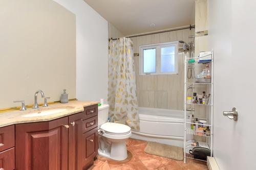 Salle de bains - 34 Rue Valmount, Dollard-Des-Ormeaux, QC - Indoor Photo Showing Bathroom