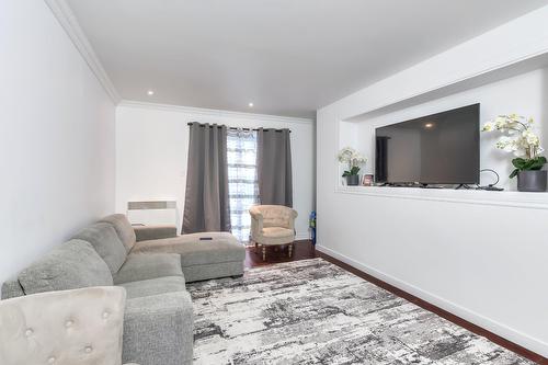 Salle familiale - 34 Rue Valmount, Dollard-Des-Ormeaux, QC - Indoor Photo Showing Living Room