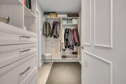Walk-in closet - 