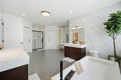 29 Discovery Cove, Headingley, MB 