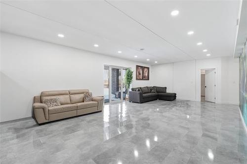 29 Discovery Cove, Headingley, MB 