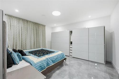 29 Discovery Cove, Headingley, MB 