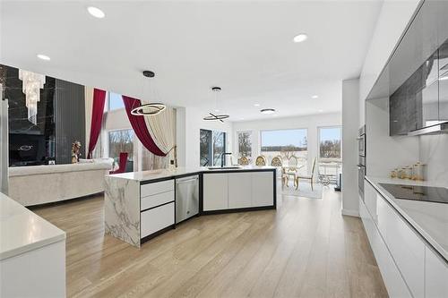 29 Discovery Cove, Headingley, MB 