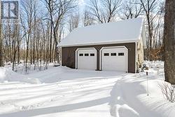 Detached garage-workshop 250V, hoist & floor drain - 