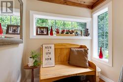 Foyer has adjacent coat room - 