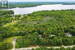 Just 4 mins to Lower Rideau Lake boat launch - 