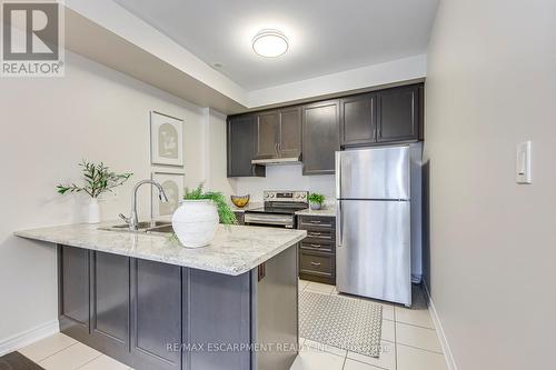 74 - 2435 Greenwich Drive, Oakville, ON - Indoor Photo Showing Kitchen With Stainless Steel Kitchen