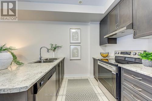 74 - 2435 Greenwich Drive, Oakville, ON - Indoor Photo Showing Kitchen With Stainless Steel Kitchen With Double Sink