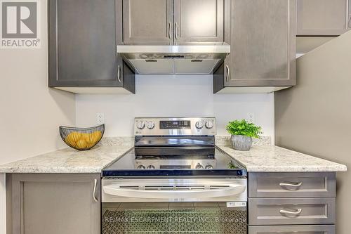 74 - 2435 Greenwich Drive, Oakville, ON - Indoor Photo Showing Kitchen