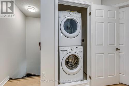 74 - 2435 Greenwich Drive, Oakville, ON - Indoor Photo Showing Laundry Room