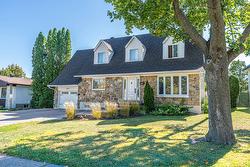 488 Boul. Samson  Laval (Sainte-Dorothée), QC H7X 1J6