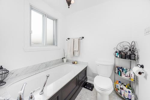 Salle de bains - 488 Boul. Samson, Laval (Sainte-Dorothée), QC - Indoor Photo Showing Bathroom