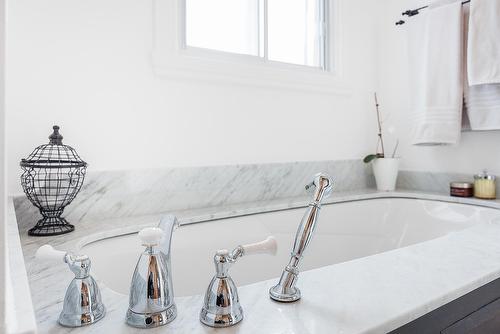 Salle de bains - 488 Boul. Samson, Laval (Sainte-Dorothée), QC - Indoor Photo Showing Bathroom