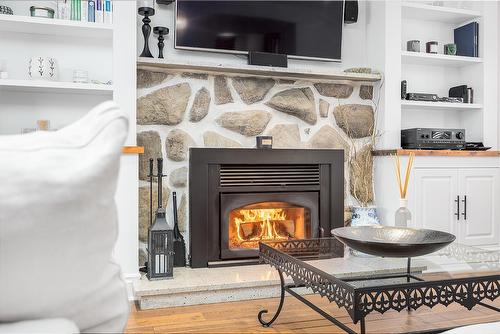 Salon - 488 Boul. Samson, Laval (Sainte-Dorothée), QC - Indoor Photo Showing Living Room With Fireplace