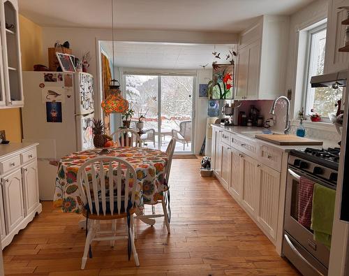 Coin-repas - 170 Ch. Maplewood, Saint-Adolphe-D'Howard, QC - Indoor