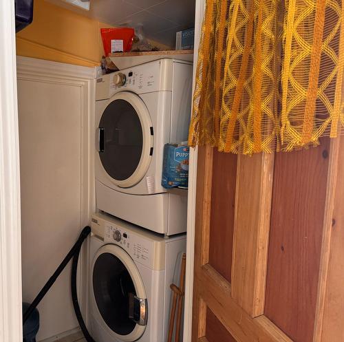 Salle de lavage - 170 Ch. Maplewood, Saint-Adolphe-D'Howard, QC - Indoor Photo Showing Laundry Room