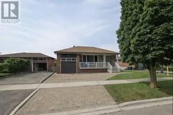 31 DUNDEE DRIVE  Toronto, ON M3N 1H7