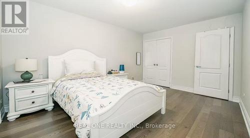 77 Leitchcroft Crescent E, Markham, ON - Indoor Photo Showing Bedroom