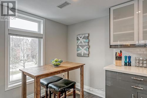 2386 Munns Avenue E, Oakville, ON - Indoor Photo Showing Dining Room